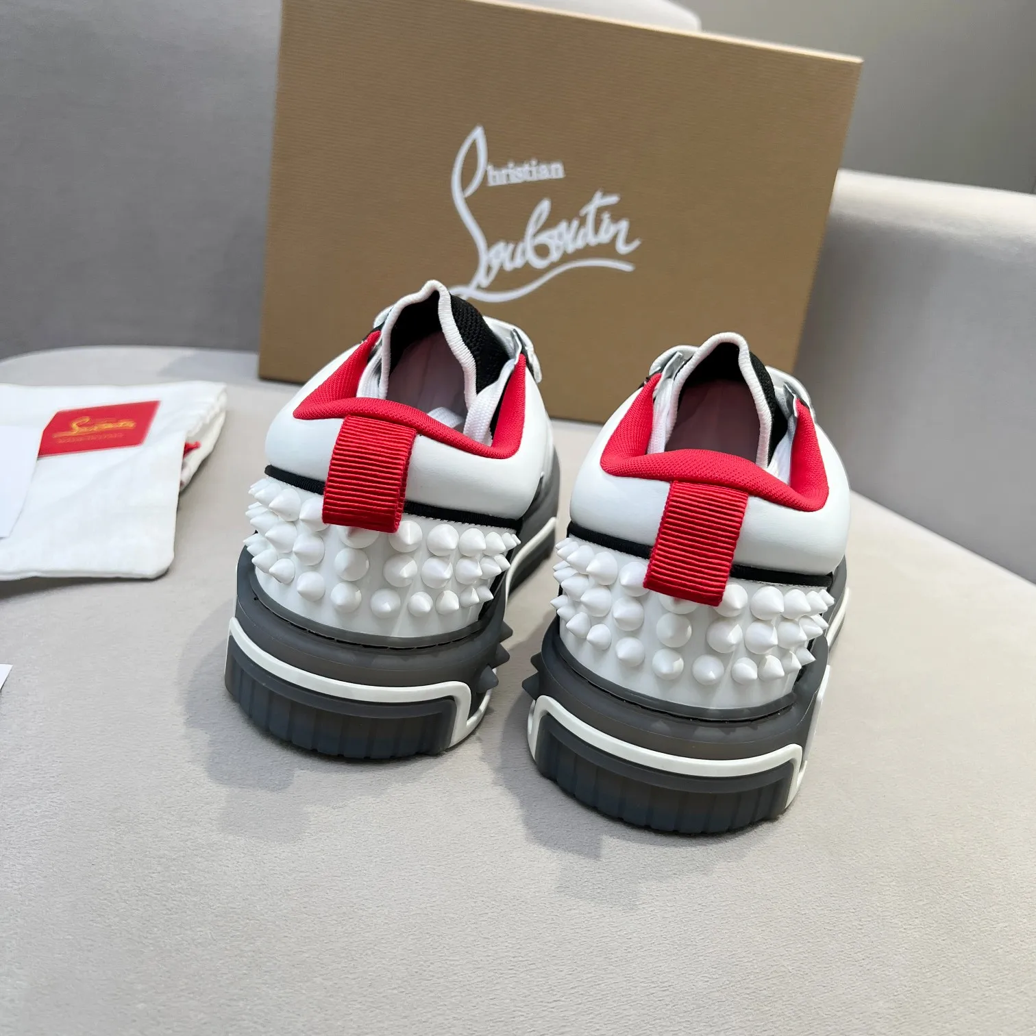 Men's shoes 💰700 🌹🌹🌹̋ Wang Junkai Yang Mi Xu Kai Zhang Jingyi Ding Chengxin Chen Muchi Wang Ziyi Same style Christian Louboutin 2024 [New product] ASTROLOUBI unisex thick-soled sports shoes red-soled shoes perfectly integrate fashion and sports, The fabrics are made of luxurious calfskin, soft suede, smooth satin and laminated leather, and the back is decorated with classic rivets. The interior is blended with a knitted tongue for added durability, breathability and quick-drying comfort. The outsole is made of a combination of EVA foam and imported rubber, and the colorful CL iconic letters on the side of the outsole show the brand's unique style. It is a ceiling-level comfortable skate shoe! ! ! Available in multiple colors, women’s sizes 35–40, men’s sizes 39–45